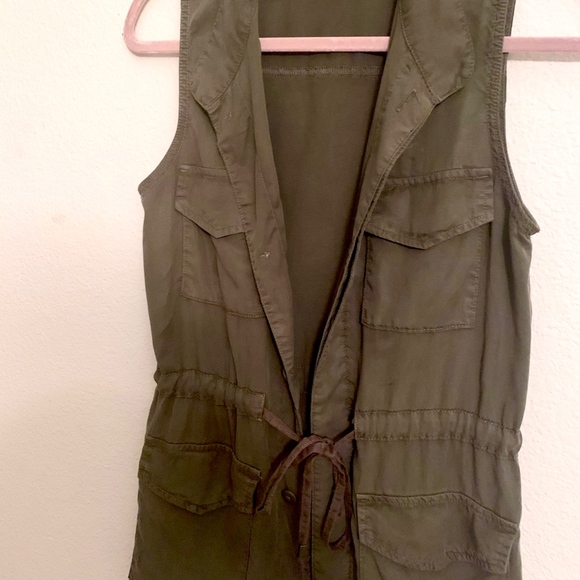 (‼️ SOLD‼️) Olive Green Long Sleeveless Vest - Picture 3 of 6